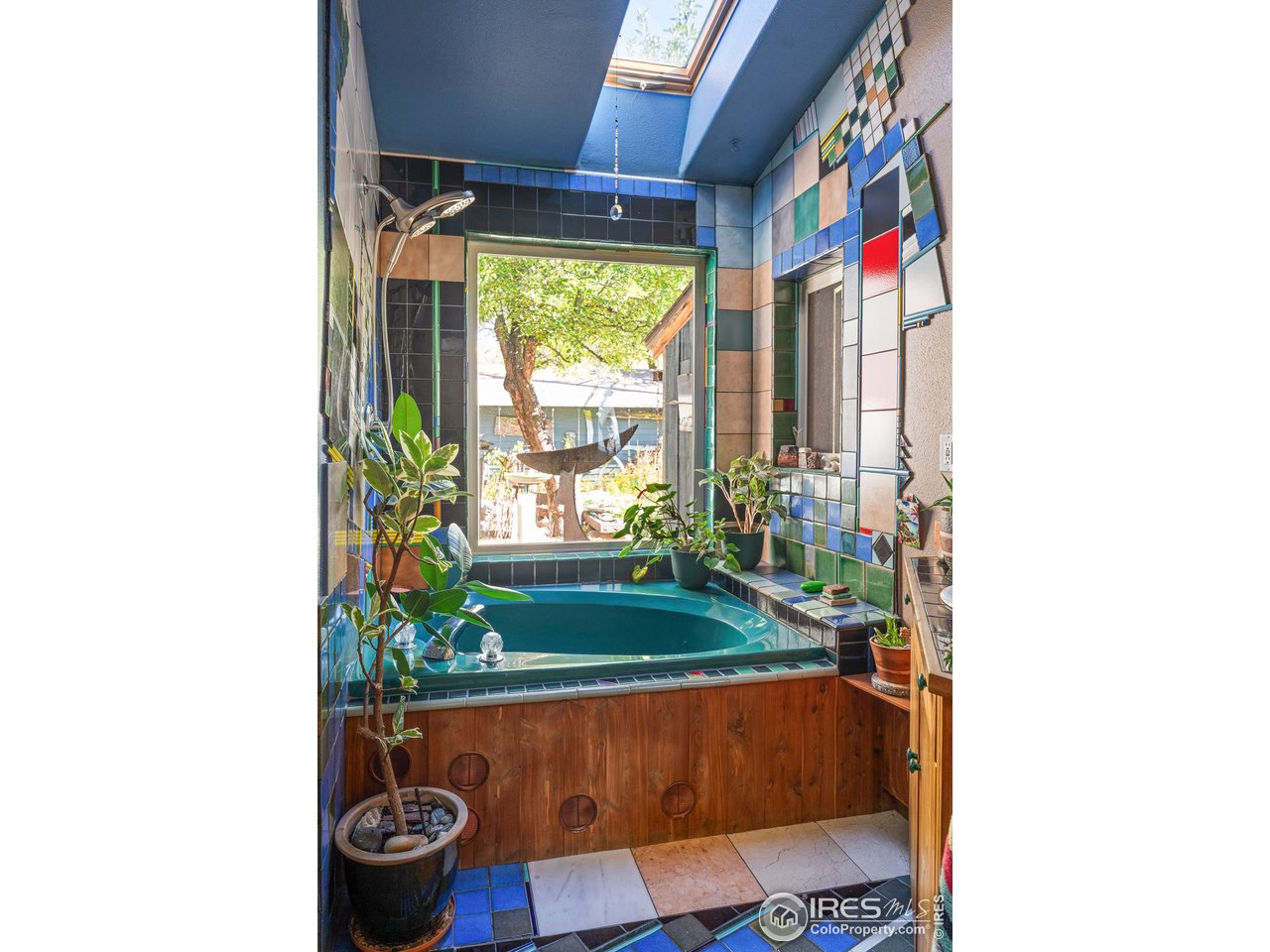 636 Marine St