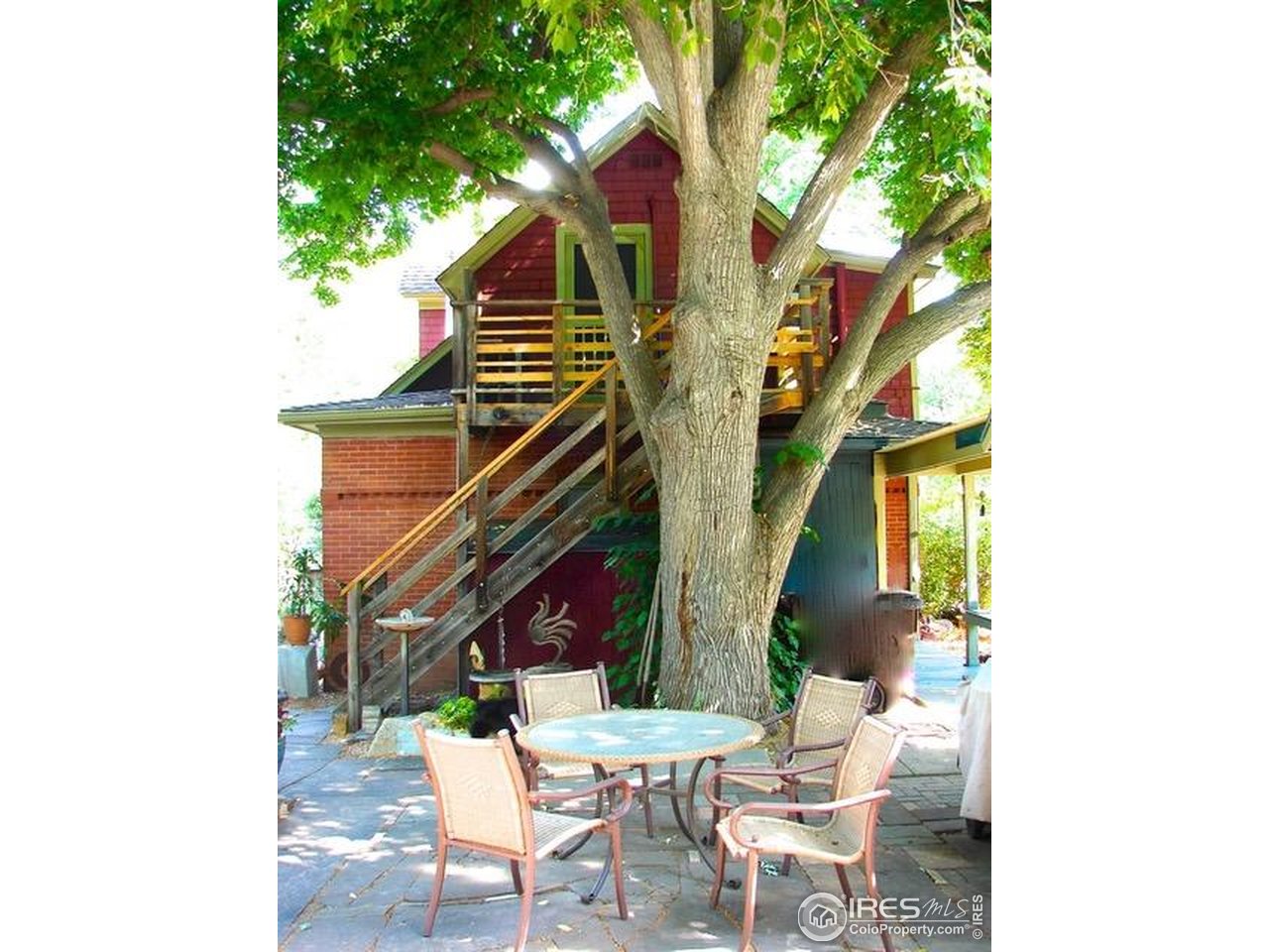 636 Marine St