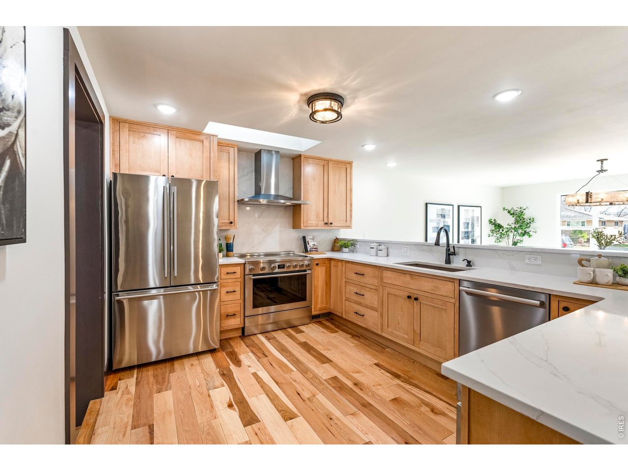 3125 Fremont St