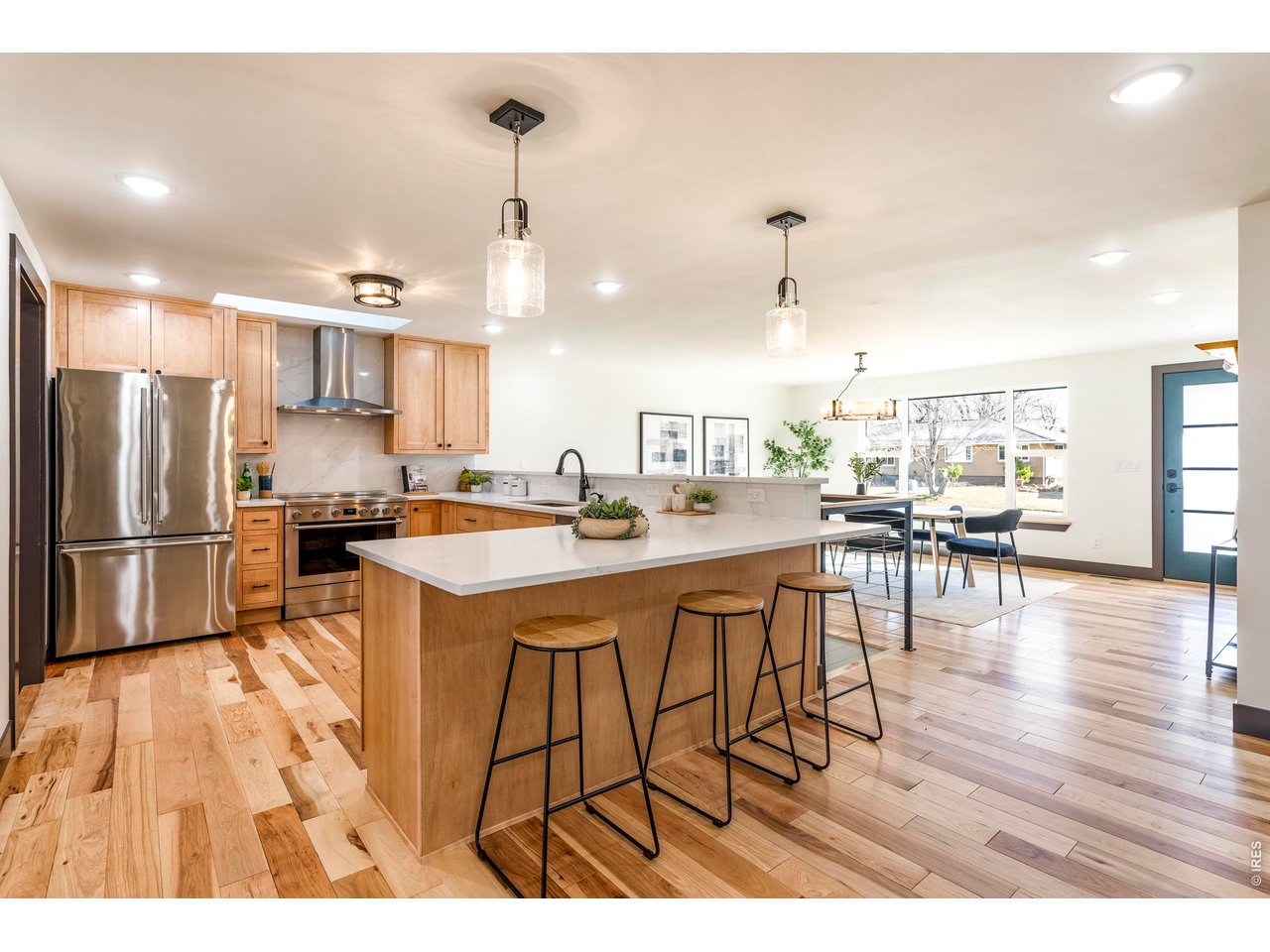3125 Fremont St