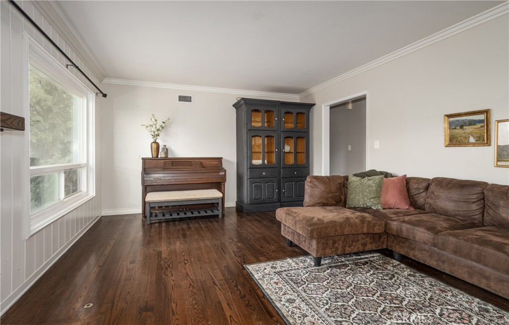 1427 Elizabeth Crest