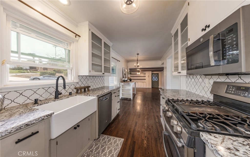 1427 Elizabeth Crest