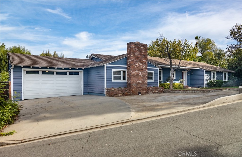 1427 Elizabeth Crest