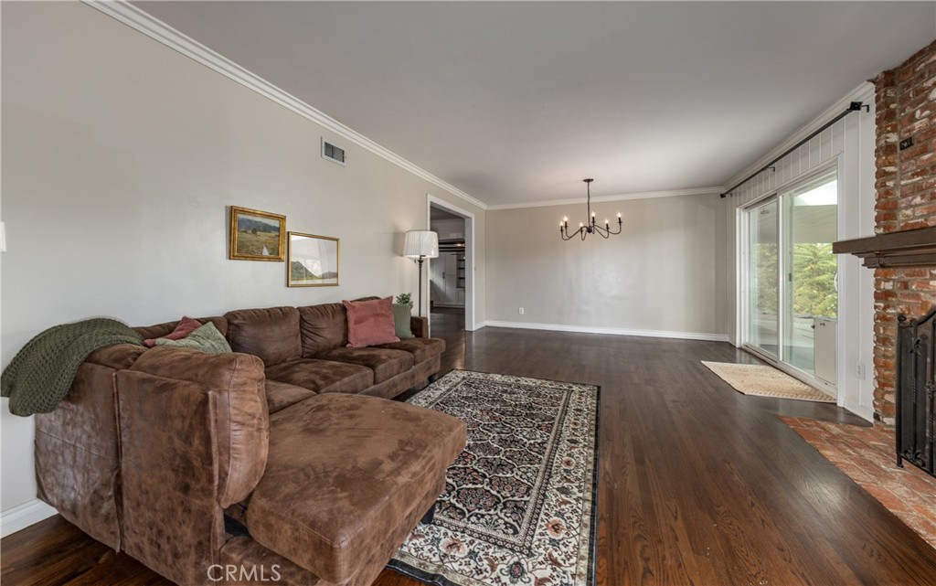 1427 Elizabeth Crest