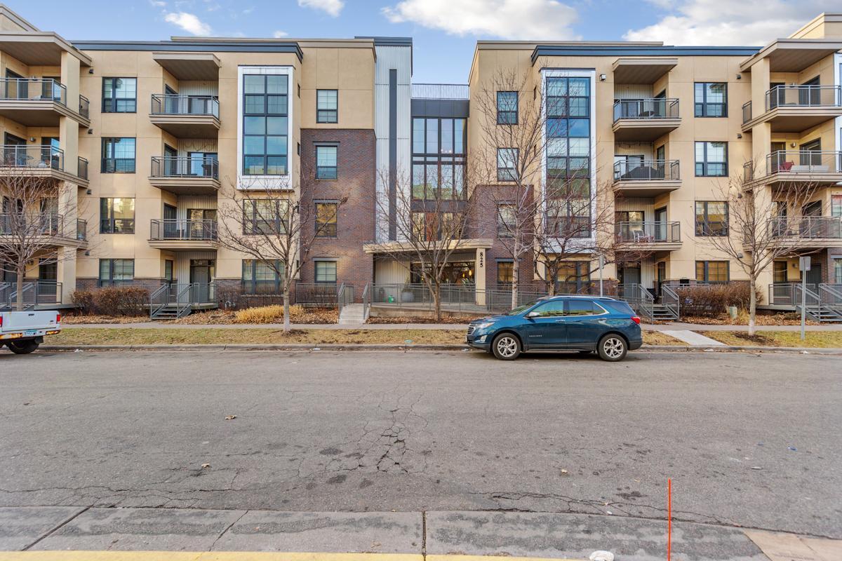 825 Berry Street Unit: 411