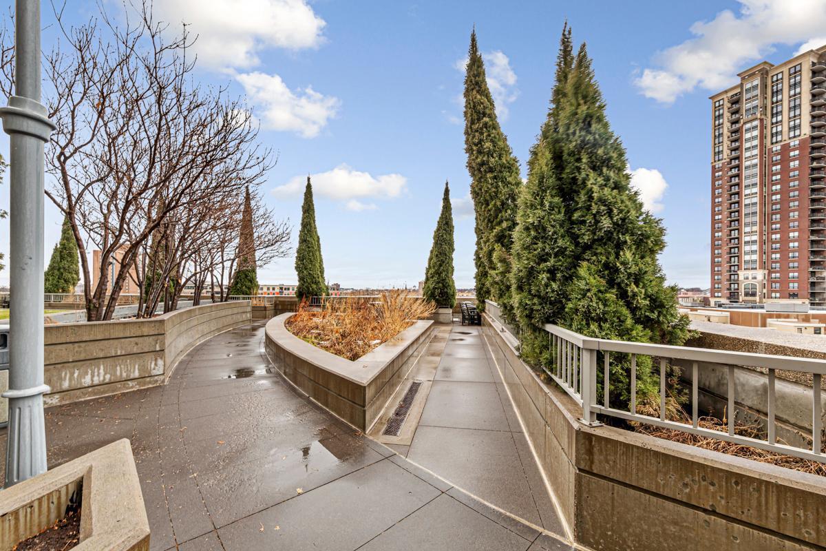 929 Portland Avenue Unit: 406