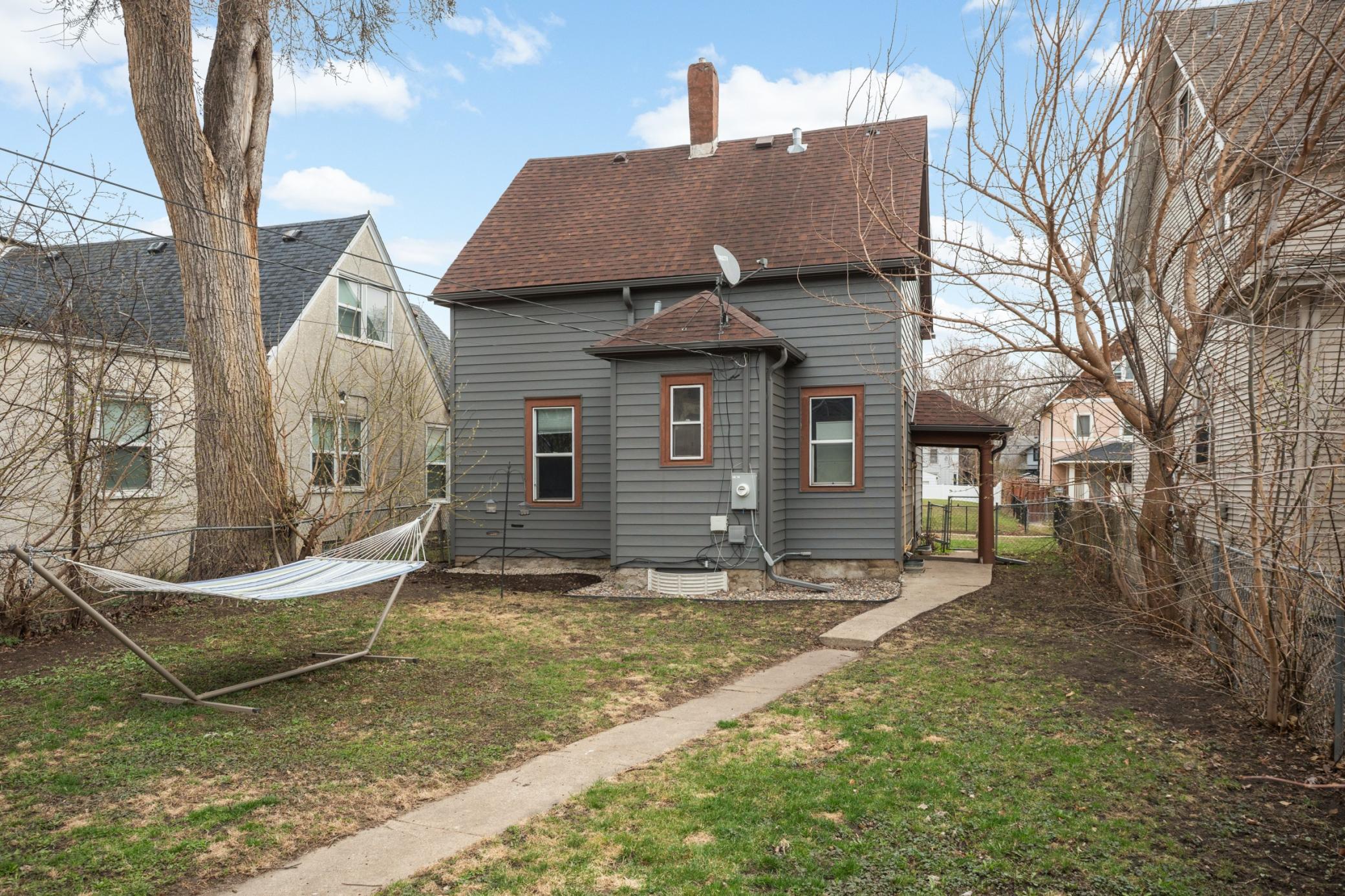 1329 Newton Avenue N