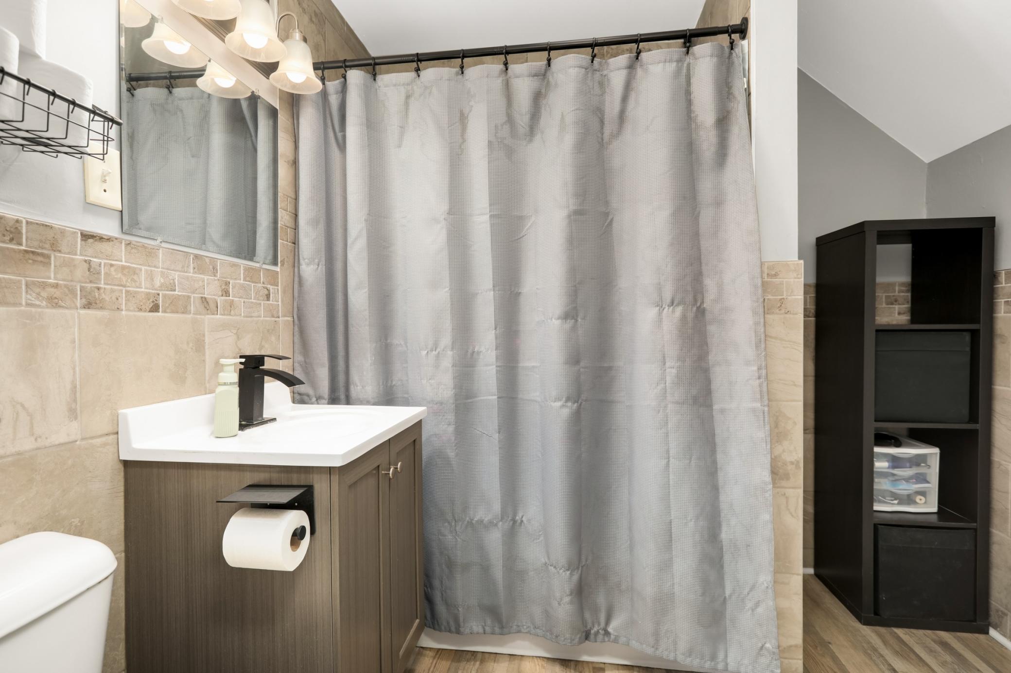 1329 Newton Avenue N