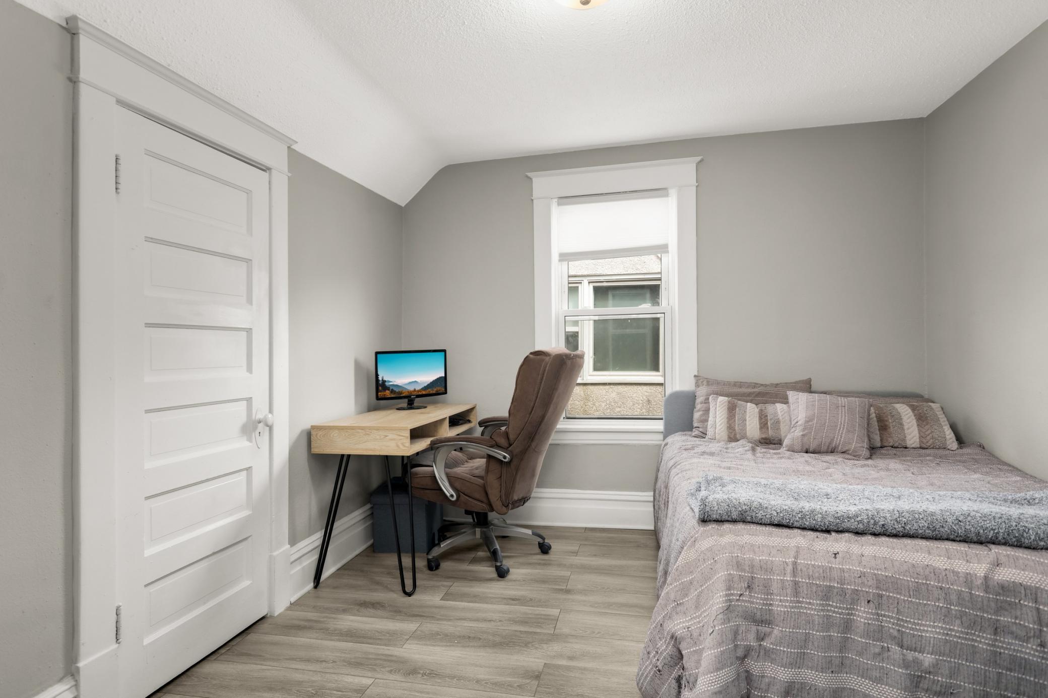 1329 Newton Avenue N