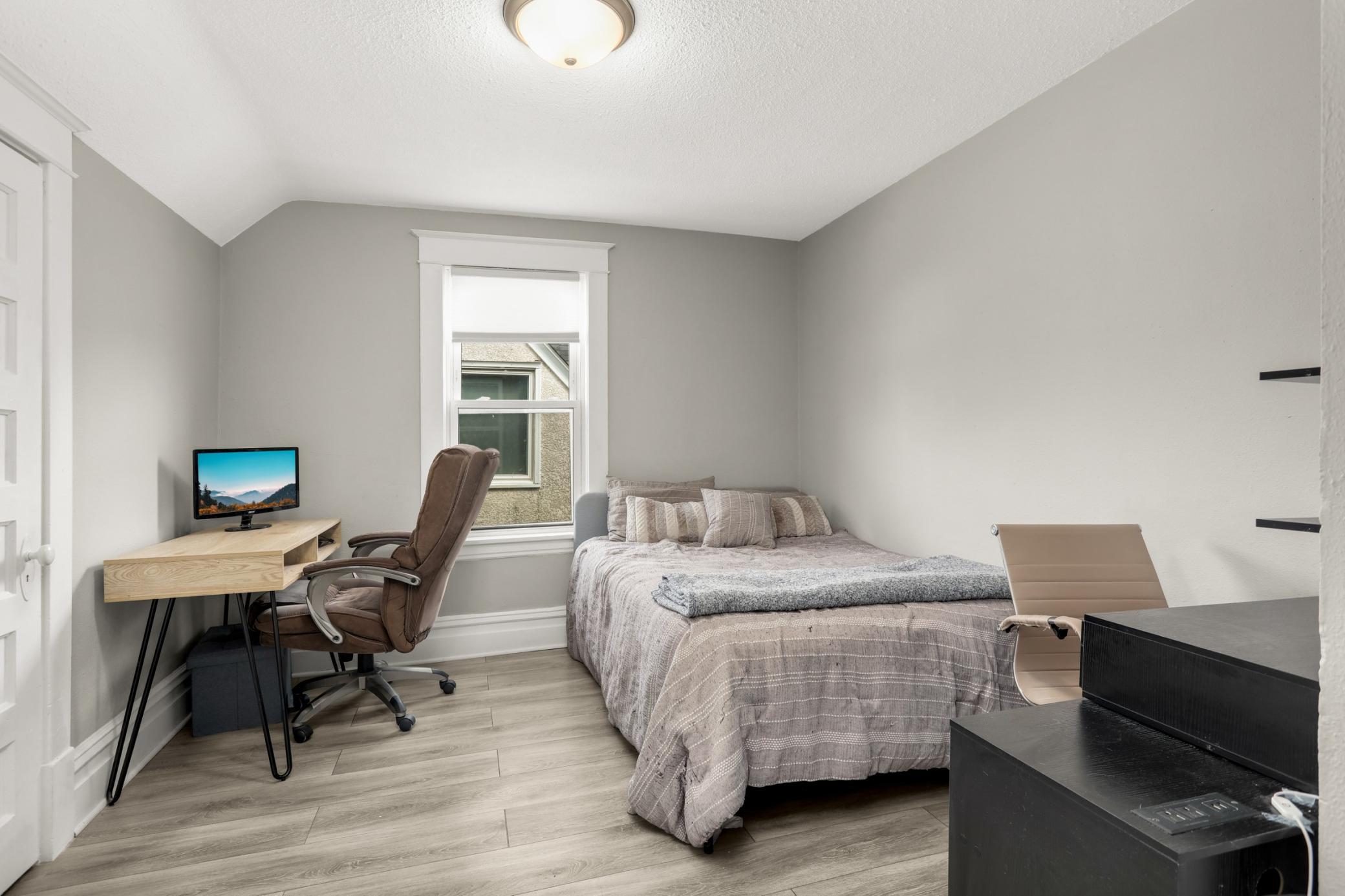 1329 Newton Avenue N