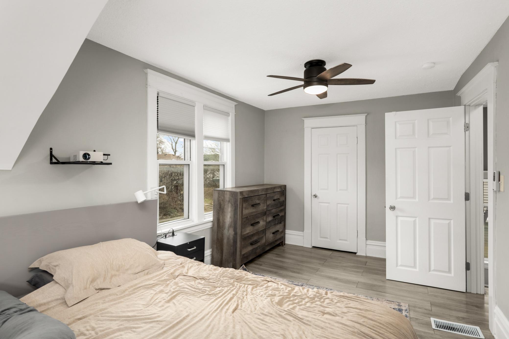 1329 Newton Avenue N