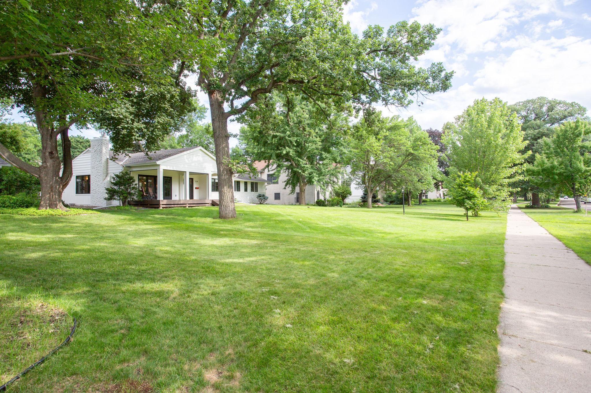 524 Mississippi River Boulevard S