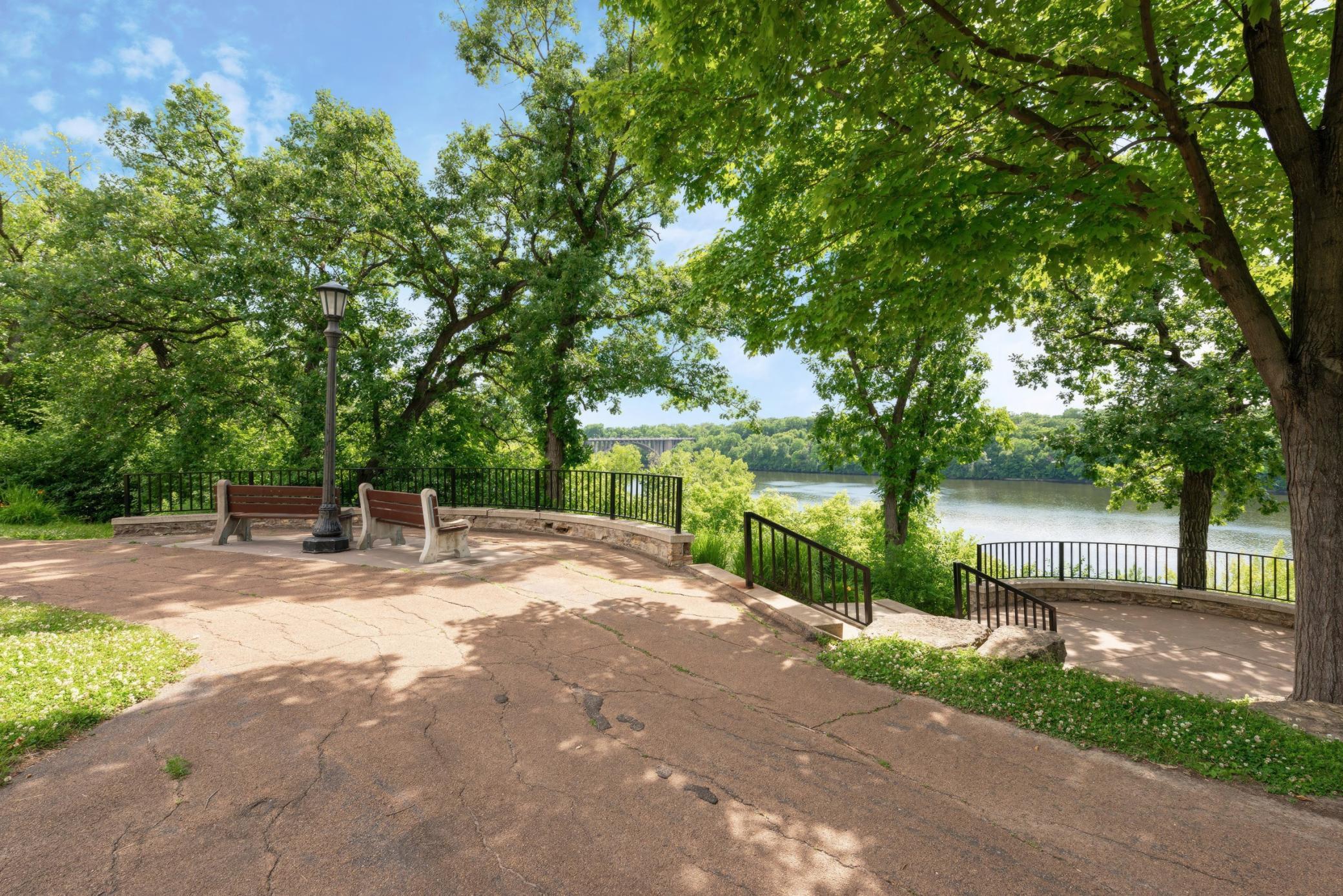 524 Mississippi River Boulevard S