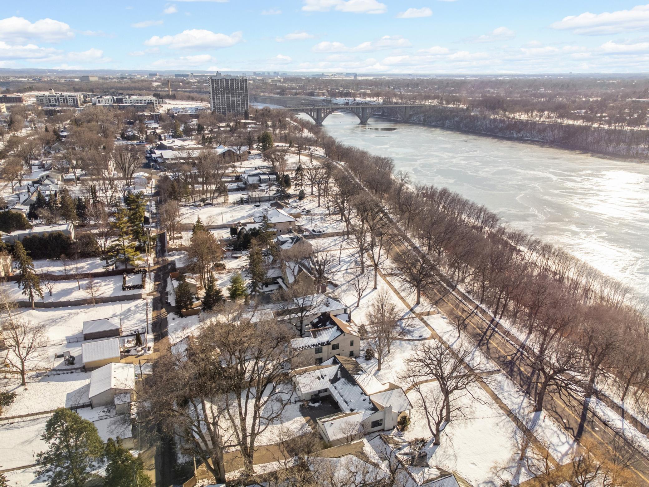 524 Mississippi River Boulevard S