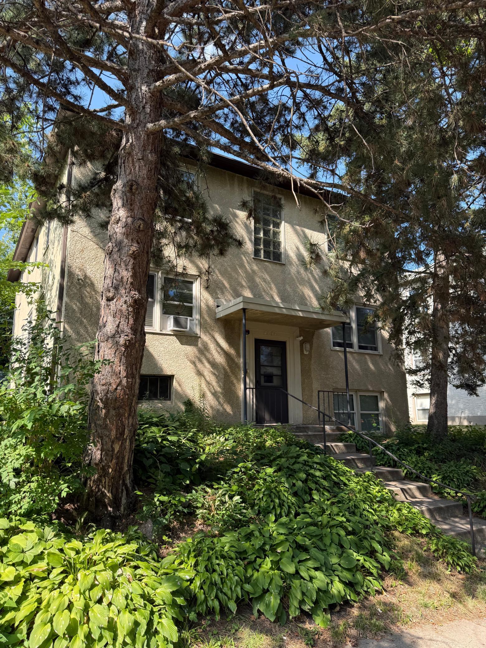 1237 Saint Clair Avenue
