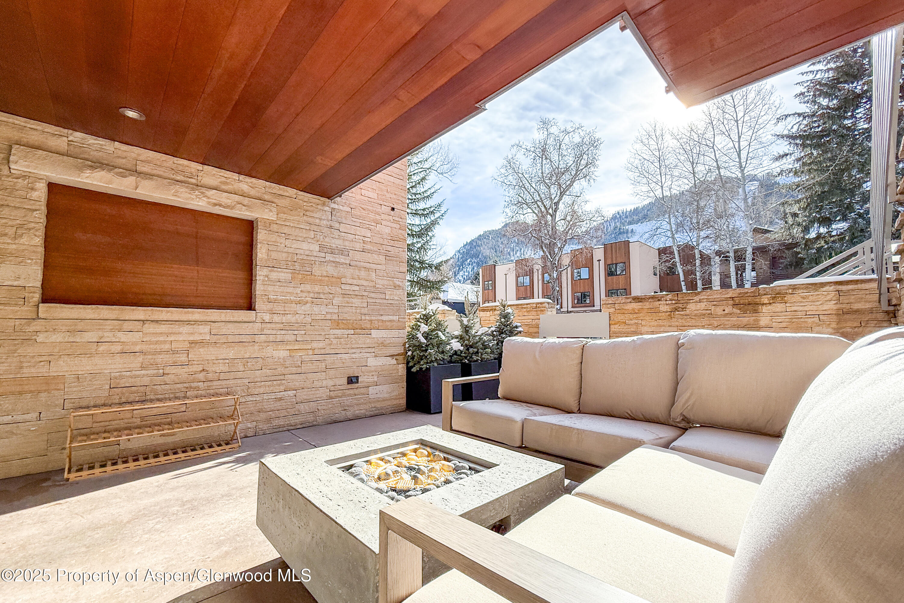 100 E Cooper Avenue, 4