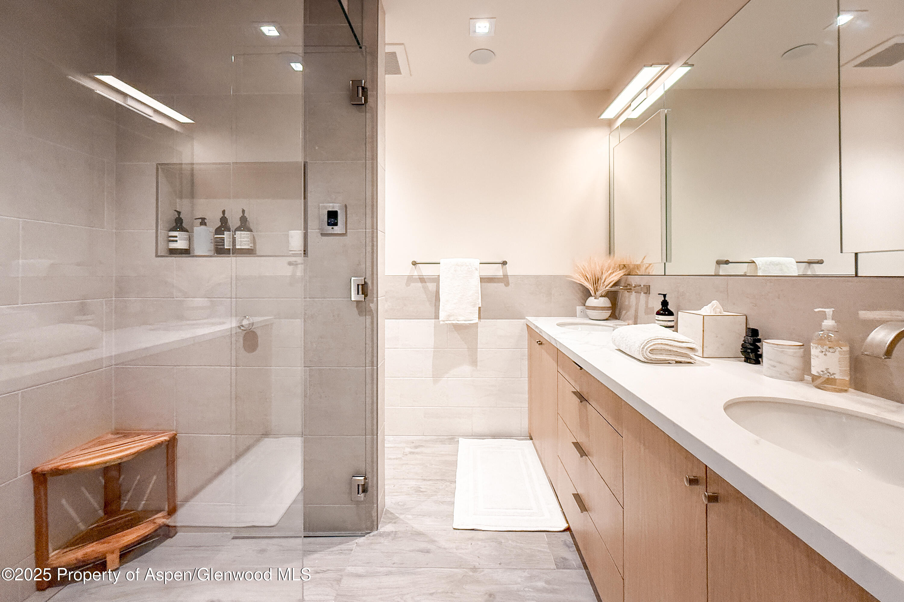 100 E Cooper Avenue, 4