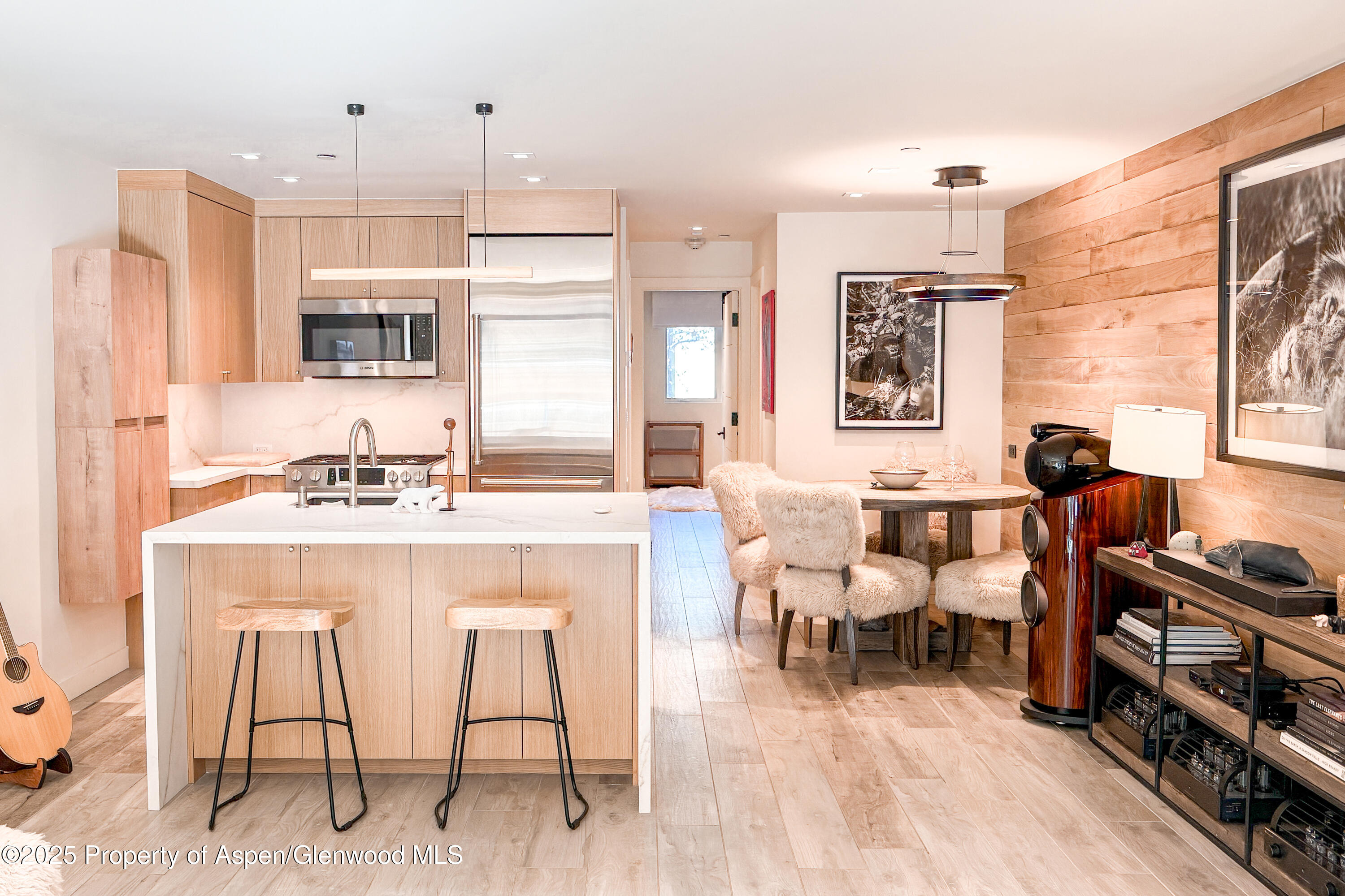 100 E Cooper Avenue, 4