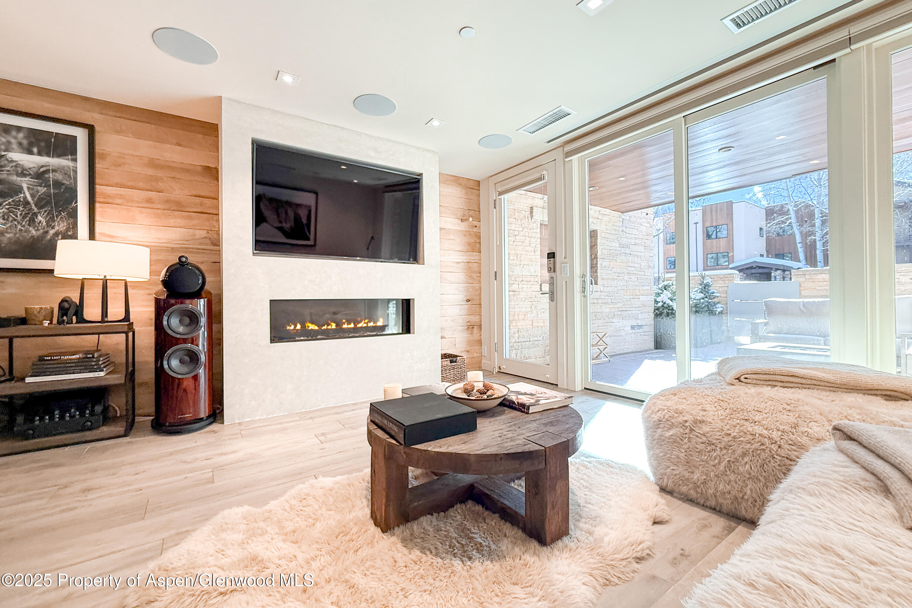 100 E Cooper Avenue, 4