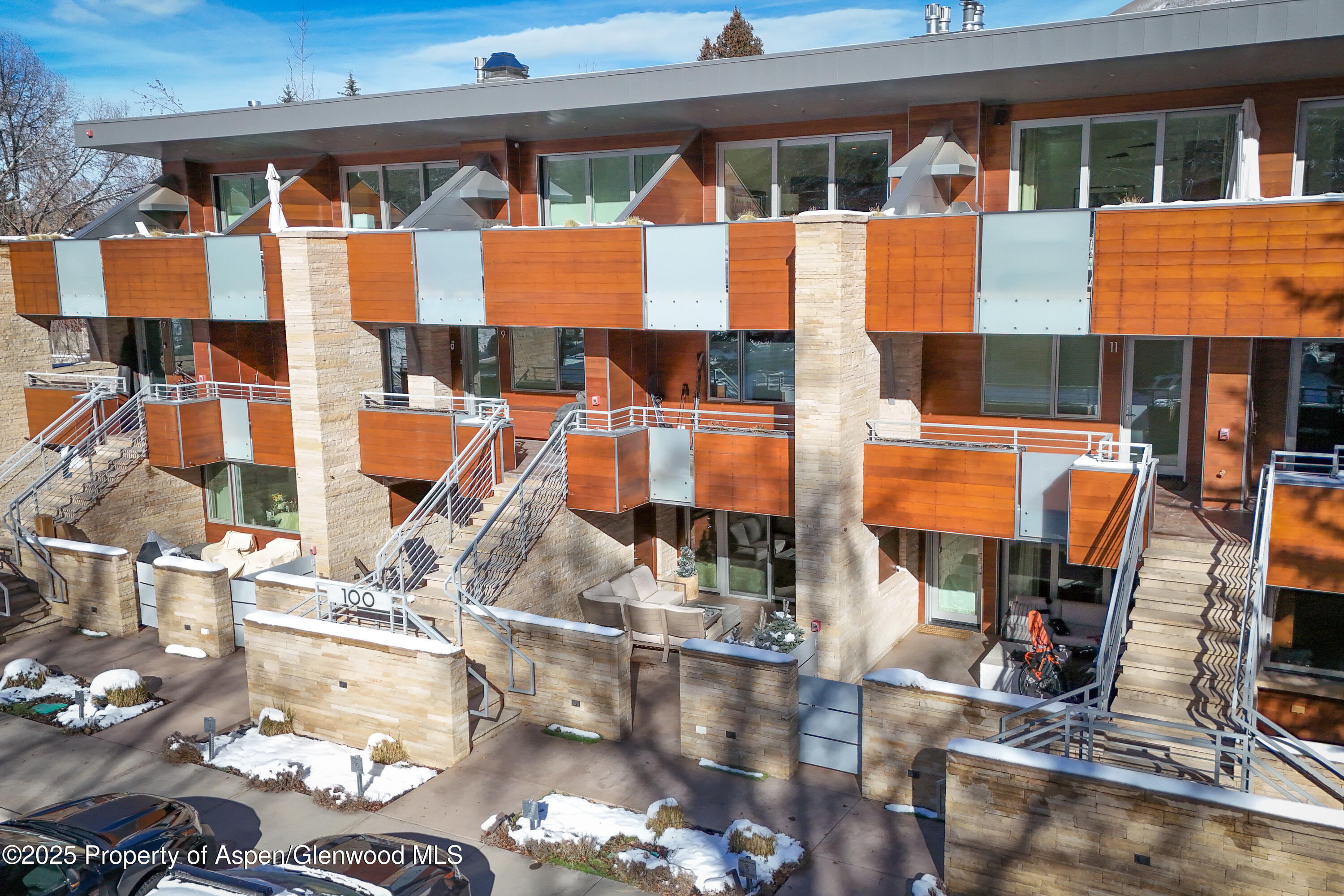 100 E Cooper Avenue, 4