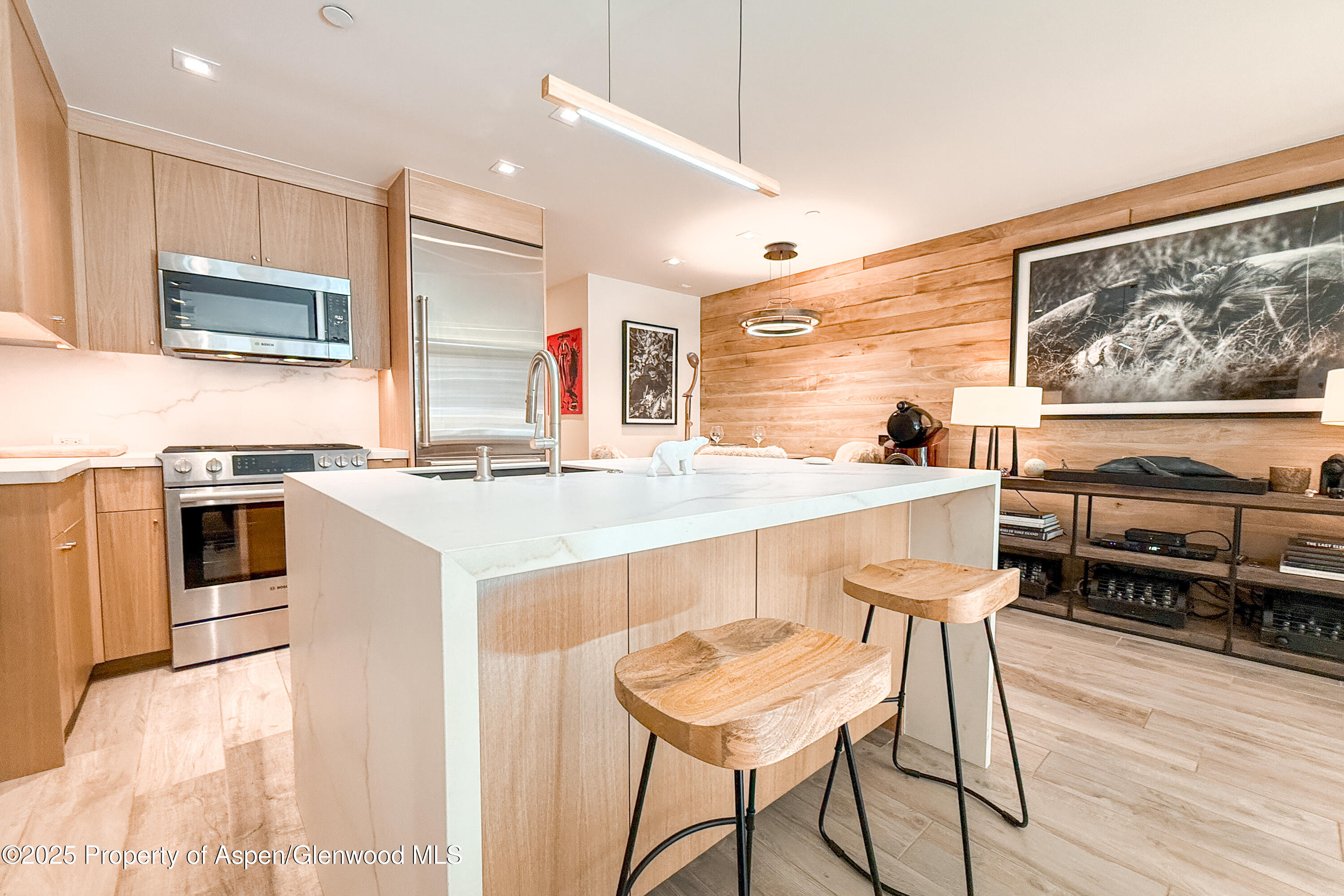 100 E Cooper Avenue, 4