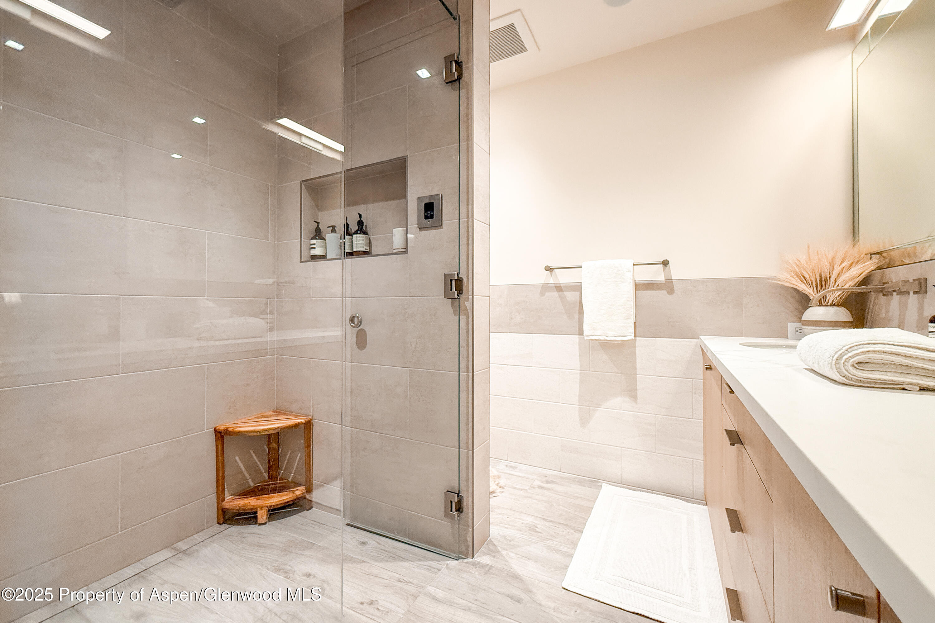 100 E Cooper Avenue, 4