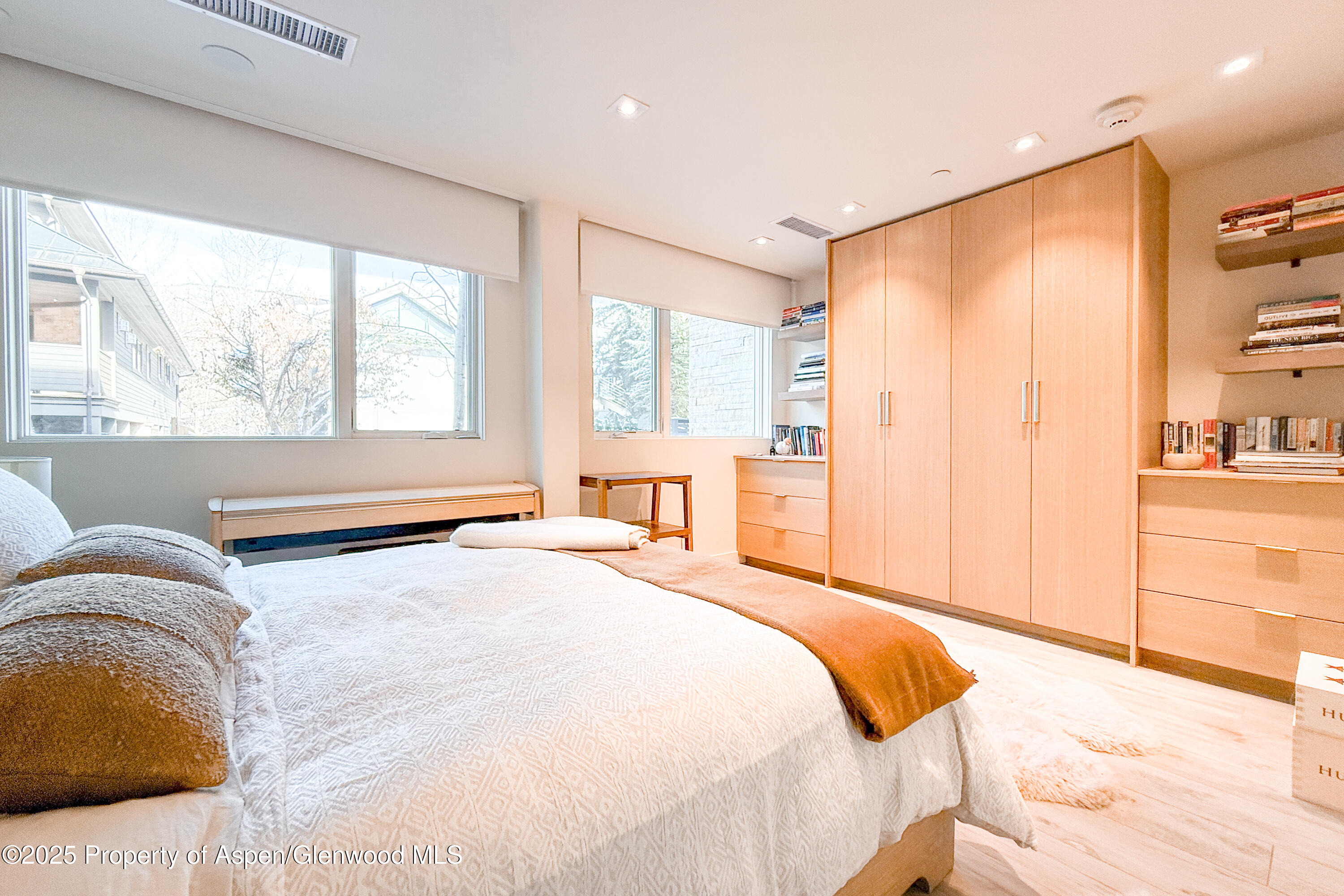 100 E Cooper Avenue, 4