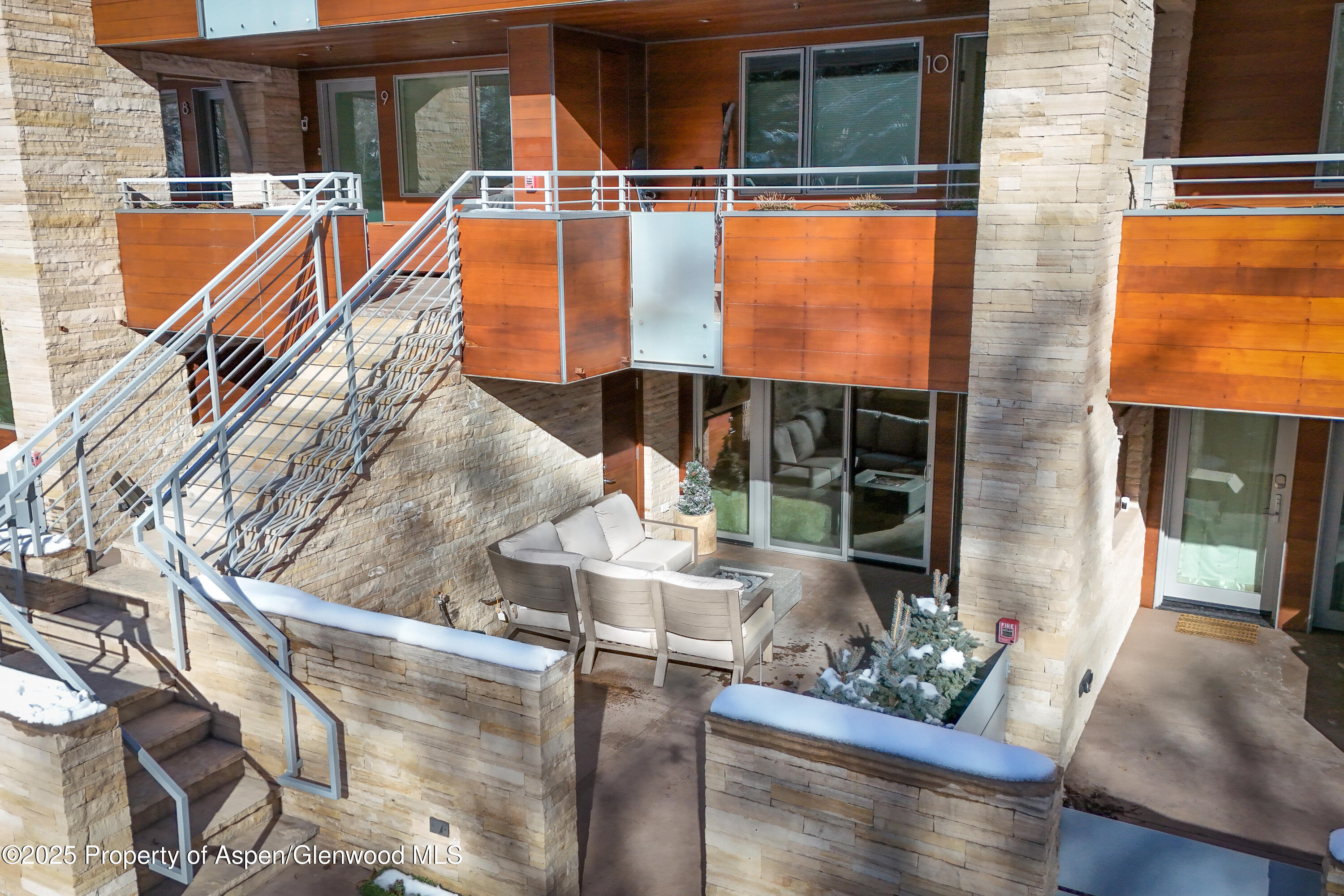 100 E Cooper Avenue, 4