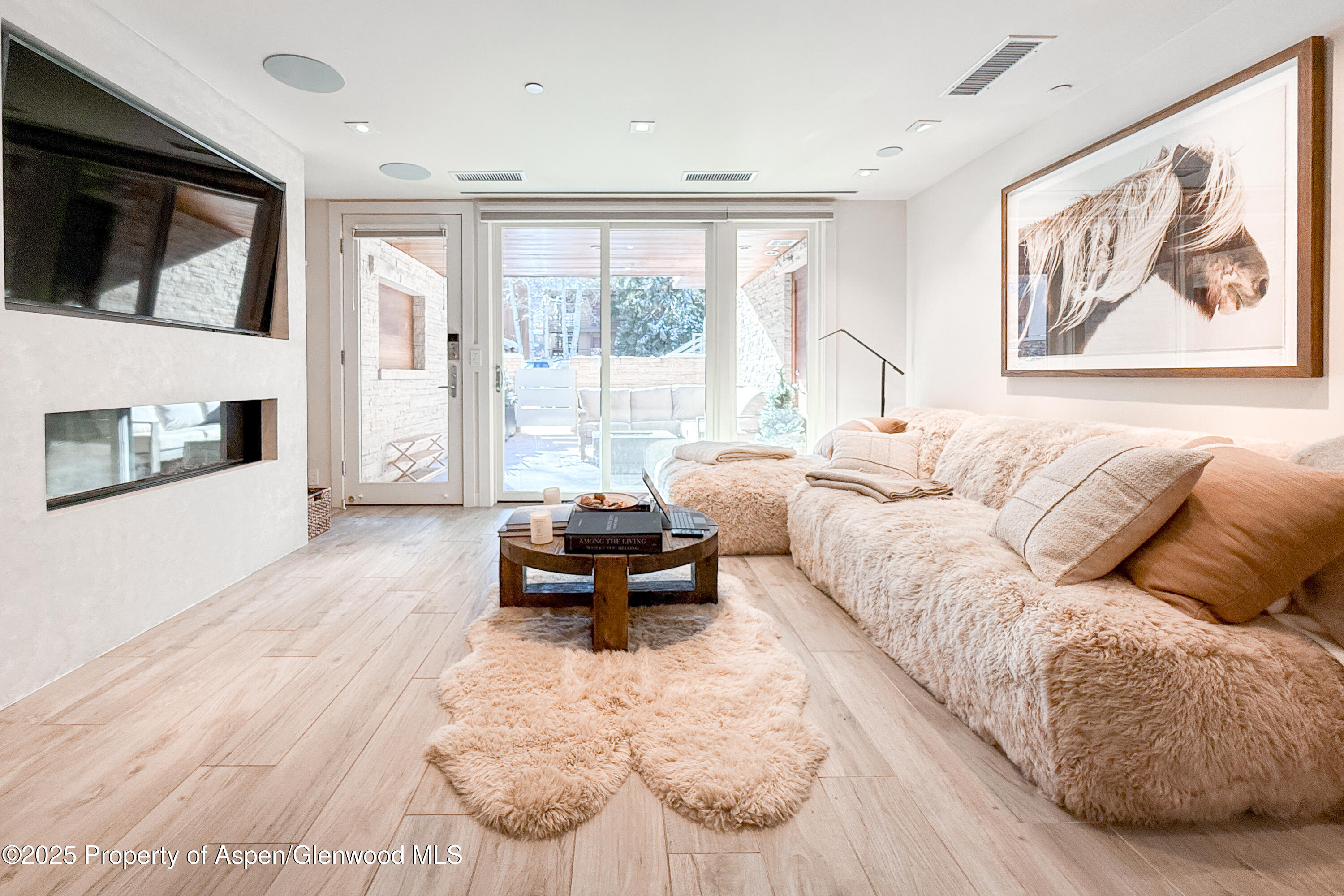 100 E Cooper Avenue, 4