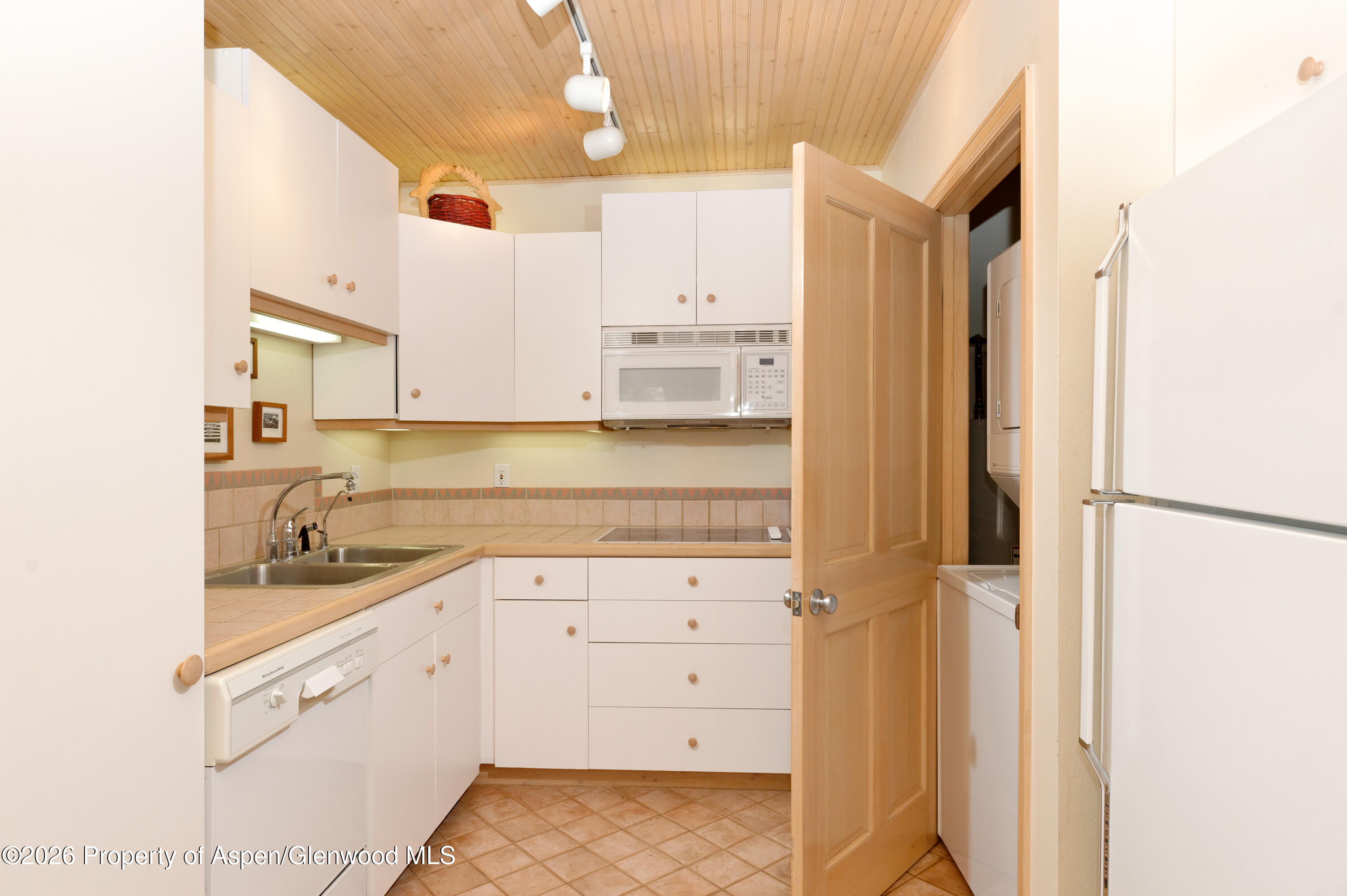 1214 Woody Creek Road
