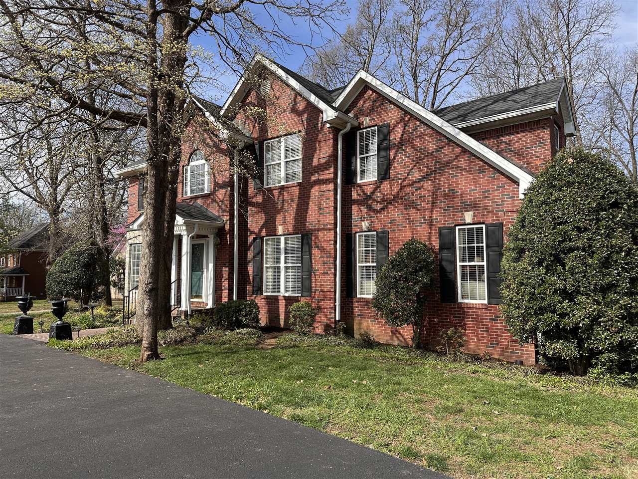 3384 Red Oak Court