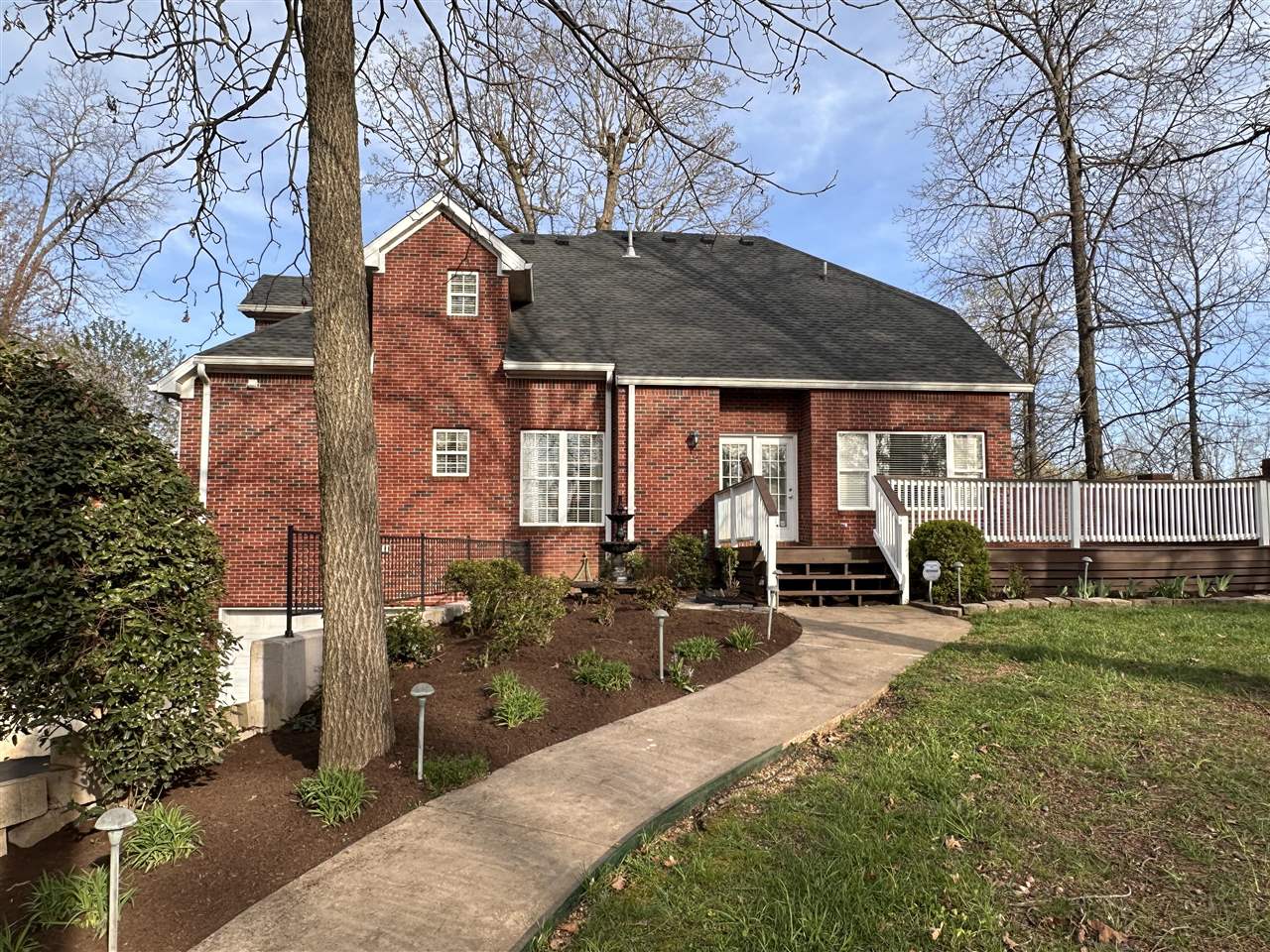 3384 Red Oak Court
