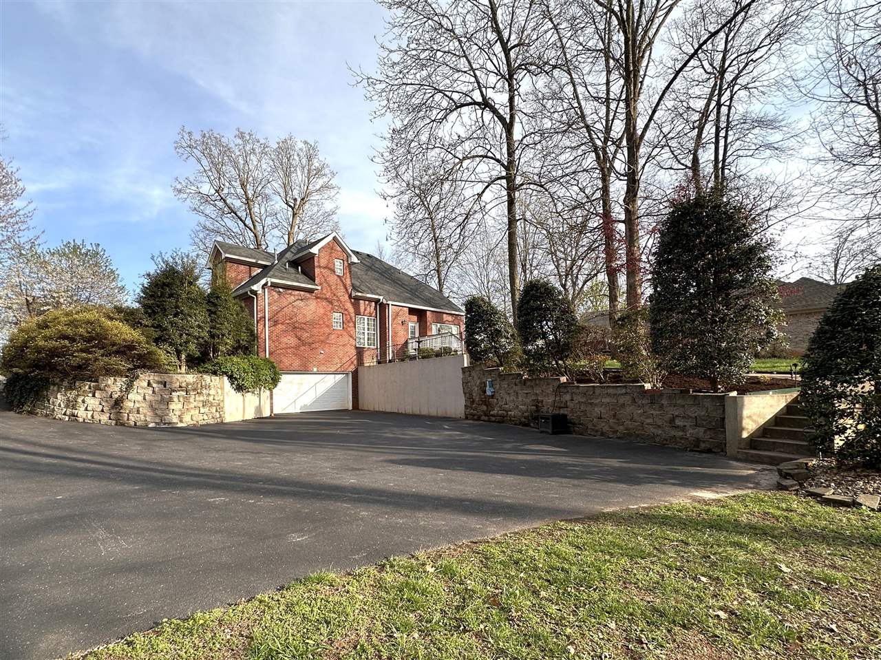 3384 Red Oak Court