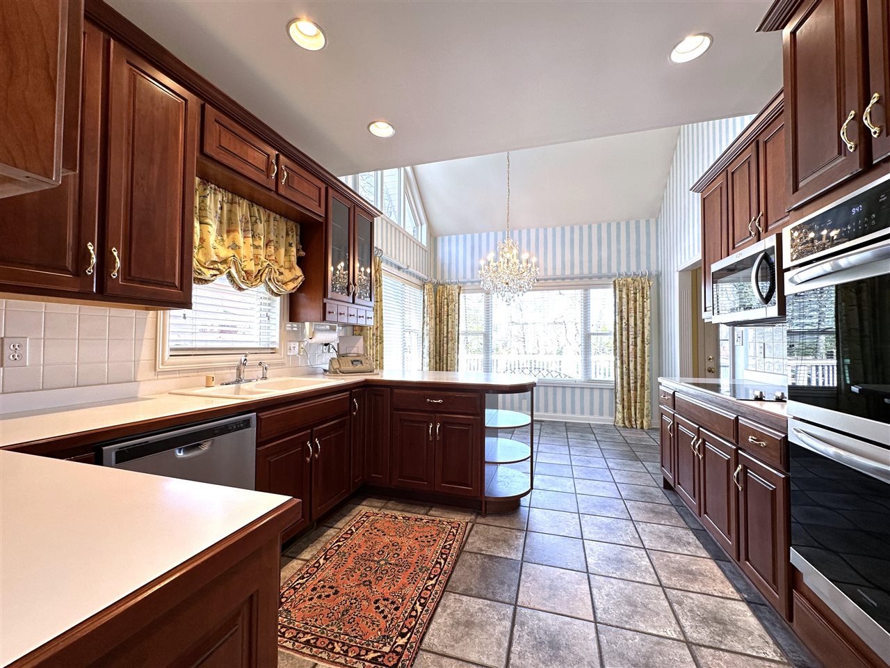 3384 Red Oak Court