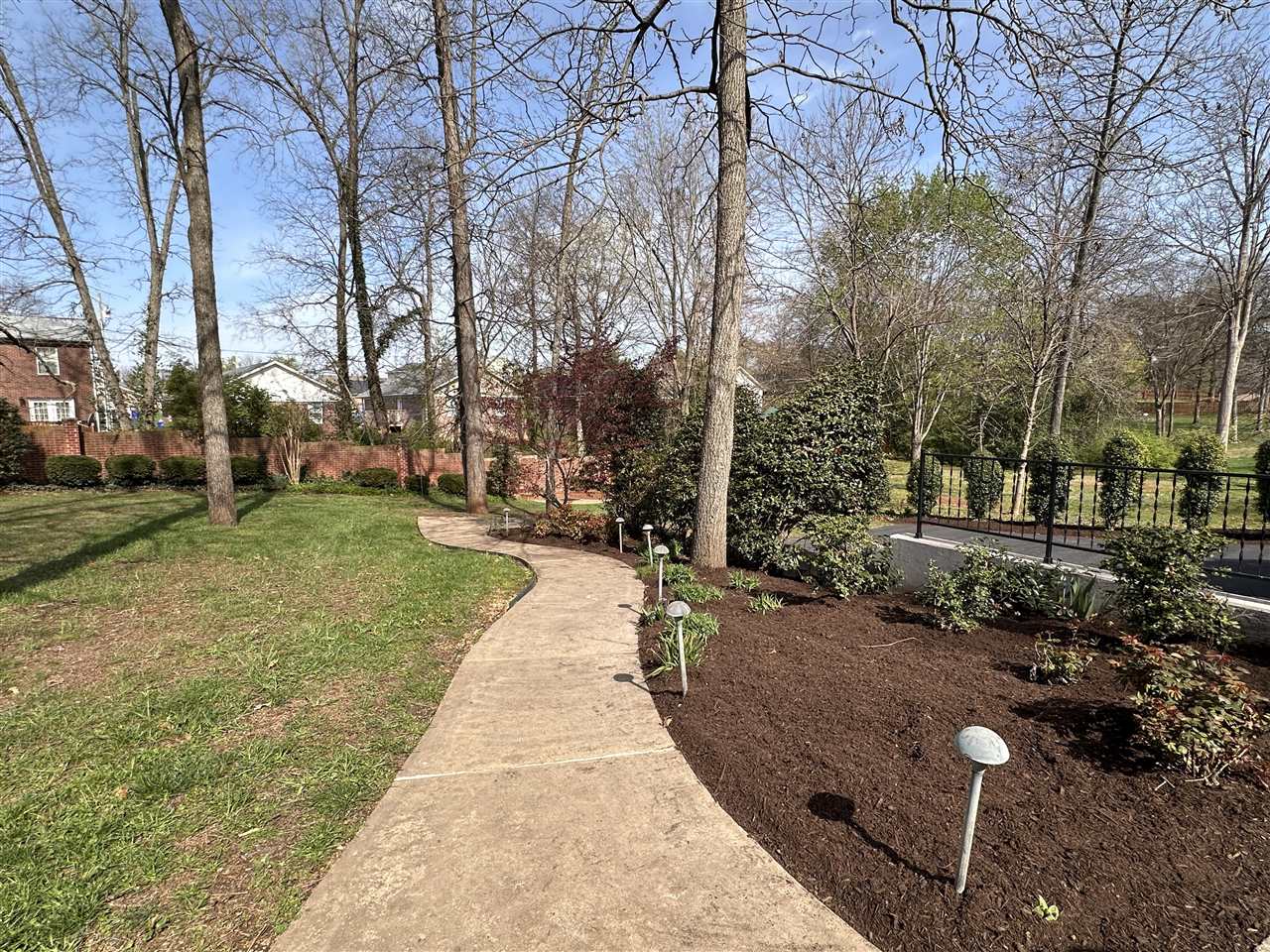 3384 Red Oak Court