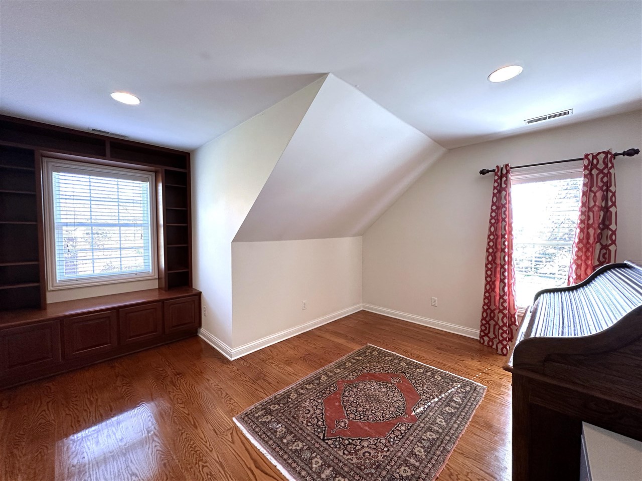 3384 Red Oak Court