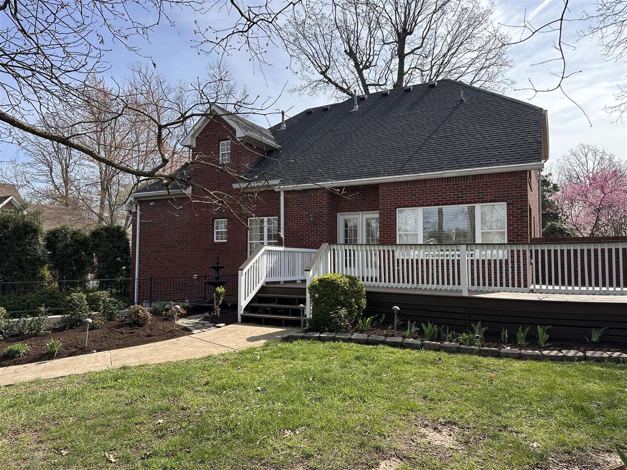 3384 Red Oak Court