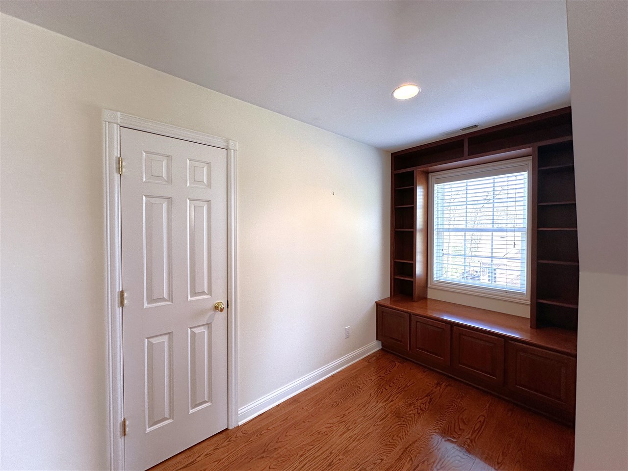 3384 Red Oak Court