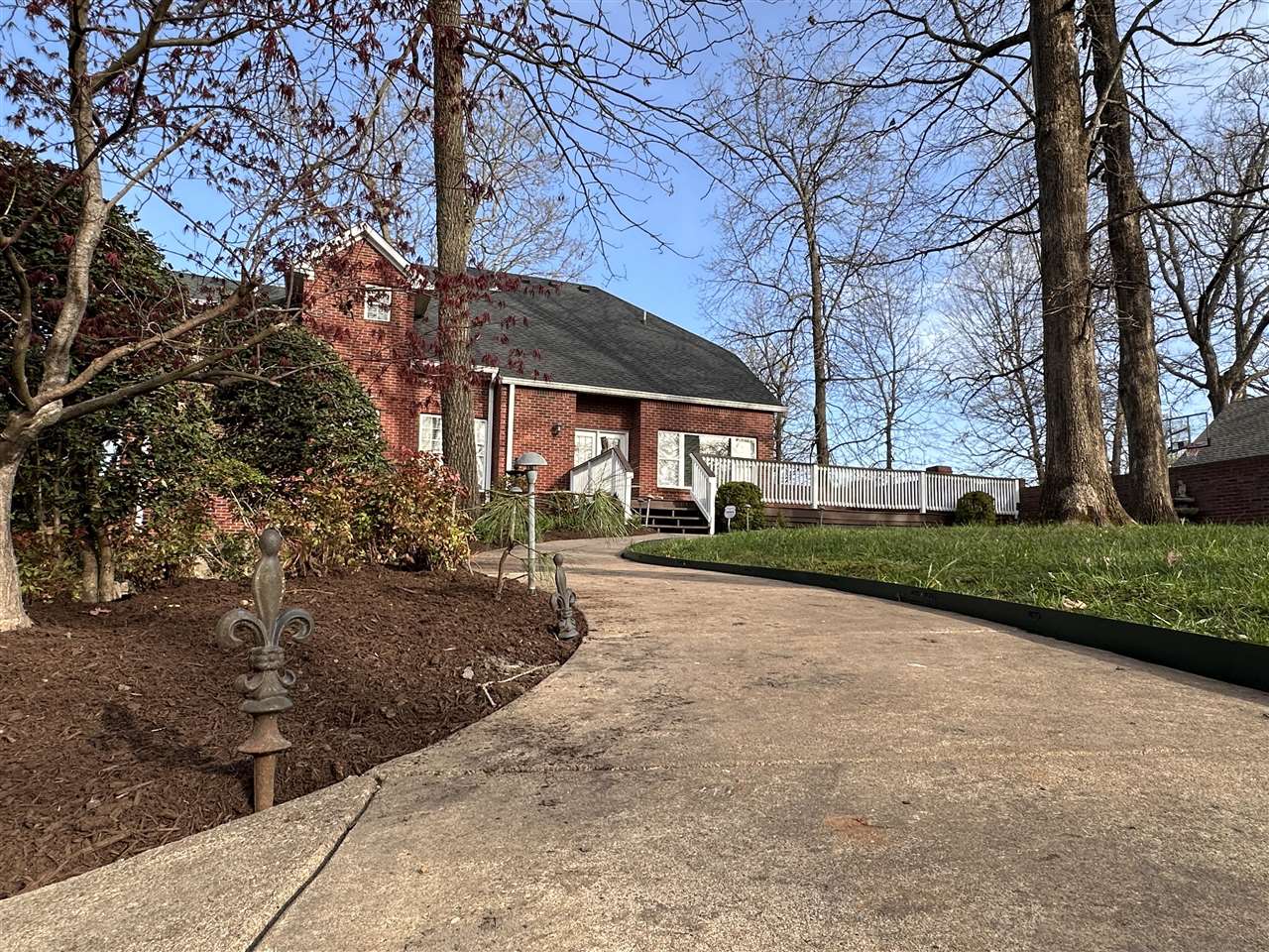 3384 Red Oak Court