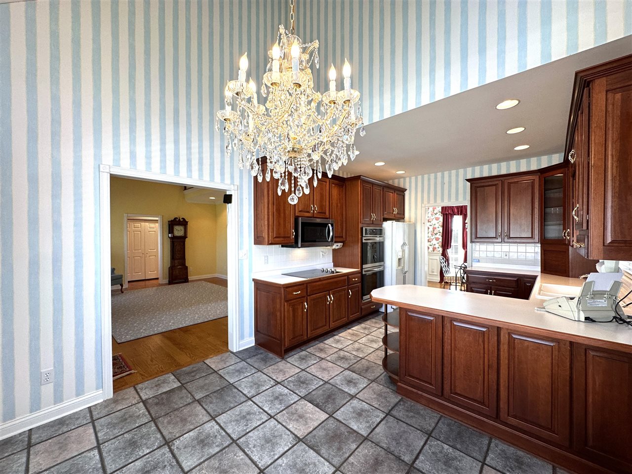 3384 Red Oak Court