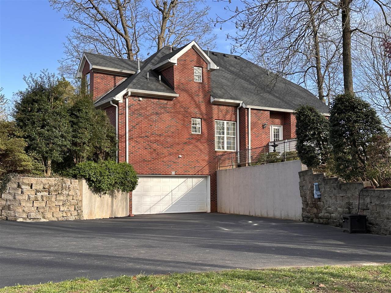 3384 Red Oak Court