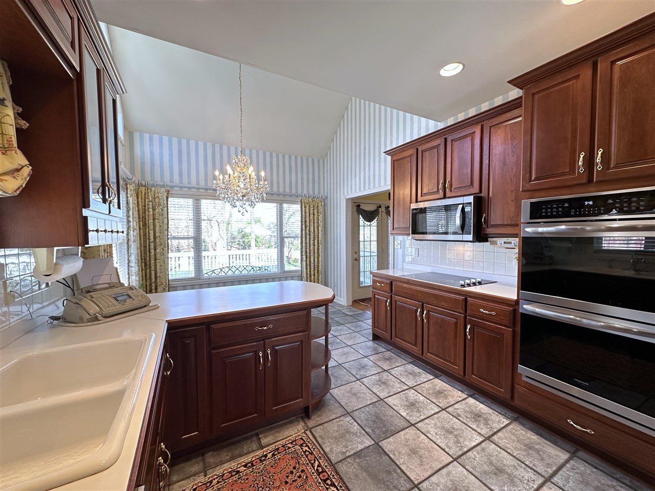 3384 Red Oak Court