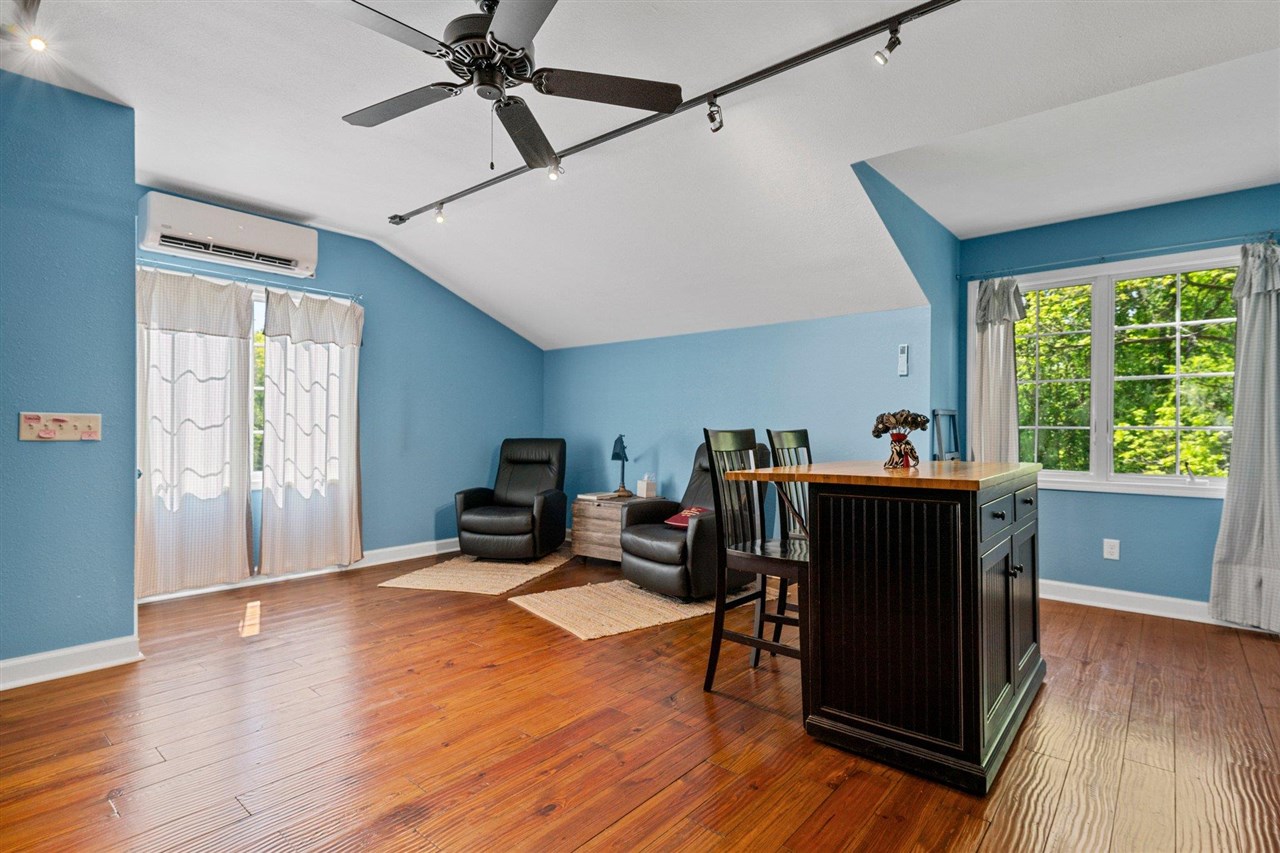 2037 Middle Bridge Road