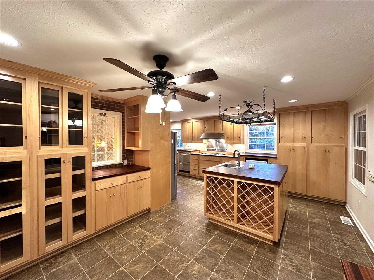 2037 Middle Bridge Road