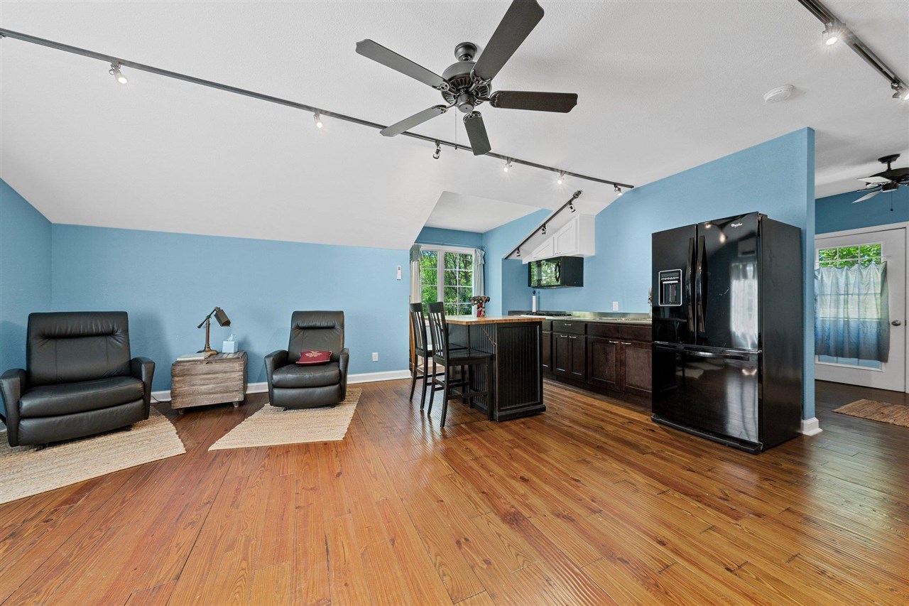 2037 Middle Bridge Road
