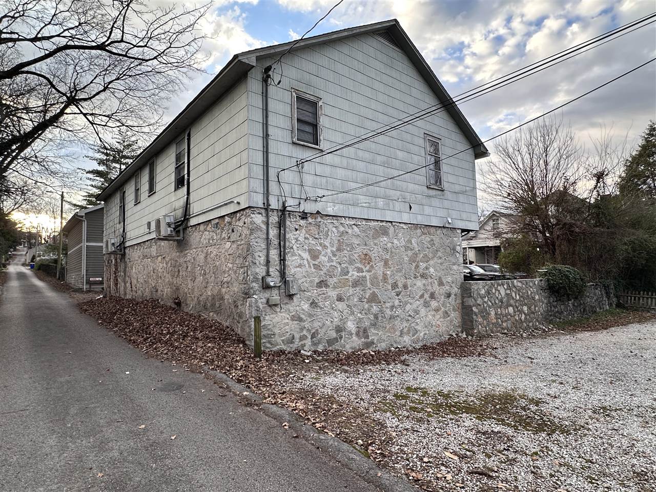 1322 College Street