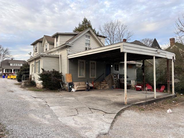 1322 College Street
