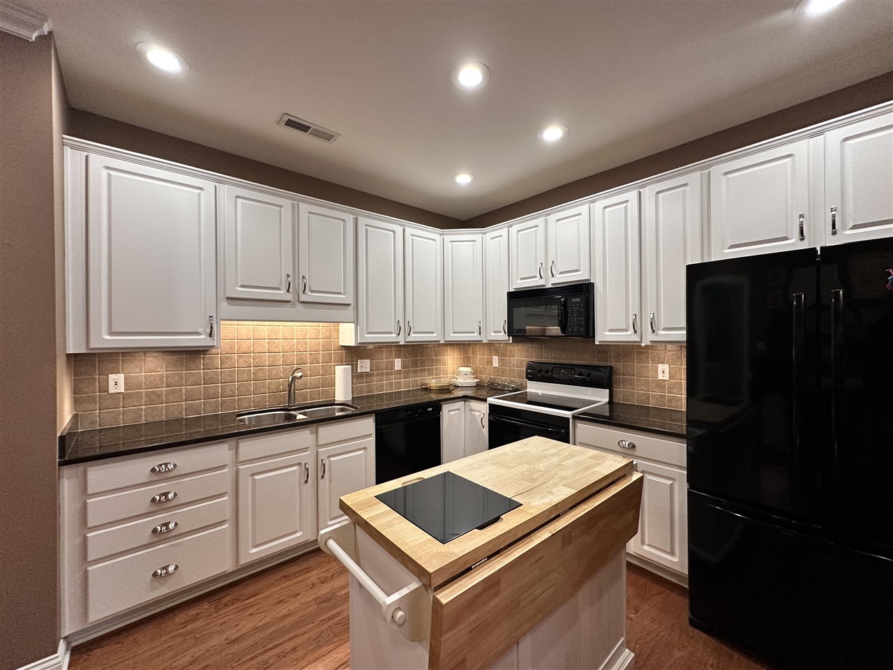 100 Augusta Avenue Unit: 9D