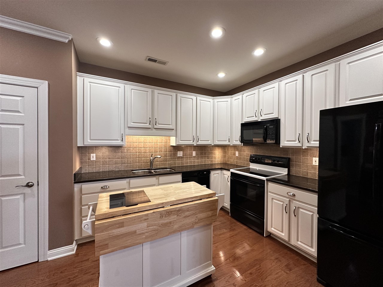 100 Augusta Avenue Unit: 9D