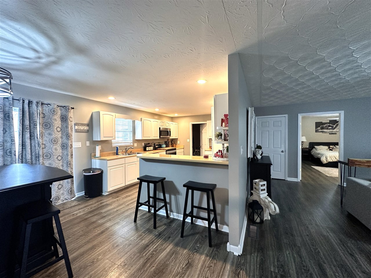 781 Hunts Lane